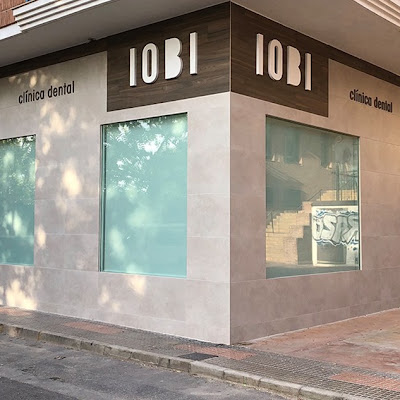 Logotip de Clínica dental IOBI