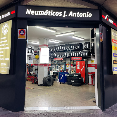 Logotipo de Neumáticos J. Antonio