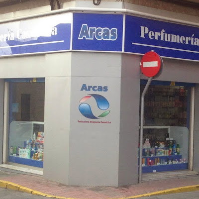 Logotip de Perfumerías Droguerías Estéticas Arcas