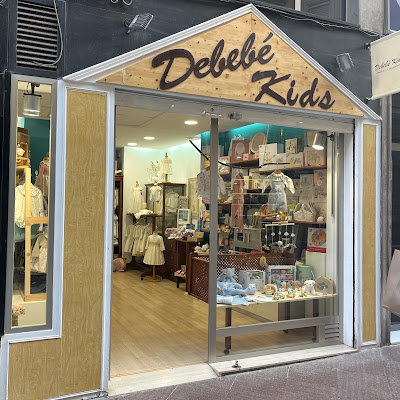 Logotipo de Debebé KIDS - Canastilla y Moda Infantil
